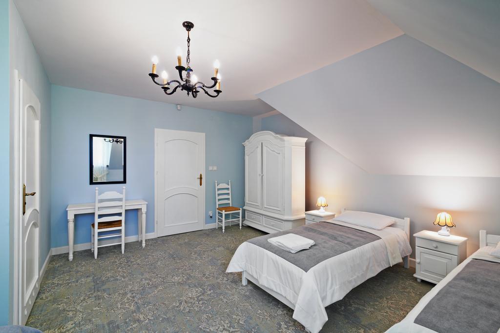 Dwor Osmolice Bed and Breakfast Bialki Dolne Exteriör bild