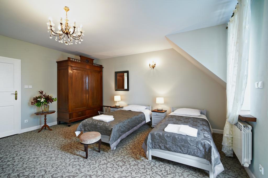 Dwor Osmolice Bed and Breakfast Bialki Dolne Exteriör bild