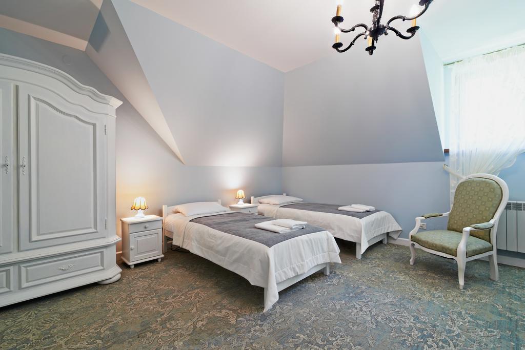 Dwor Osmolice Bed and Breakfast Bialki Dolne Exteriör bild