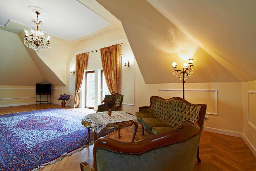 Dwor Osmolice Bed and Breakfast Bialki Dolne Exteriör bild