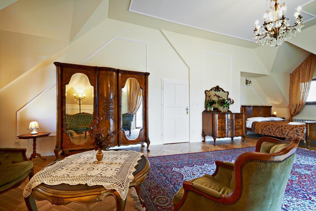 Dwor Osmolice Bed and Breakfast Bialki Dolne Exteriör bild